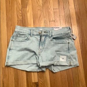 Light-washed boyfriend shorts!